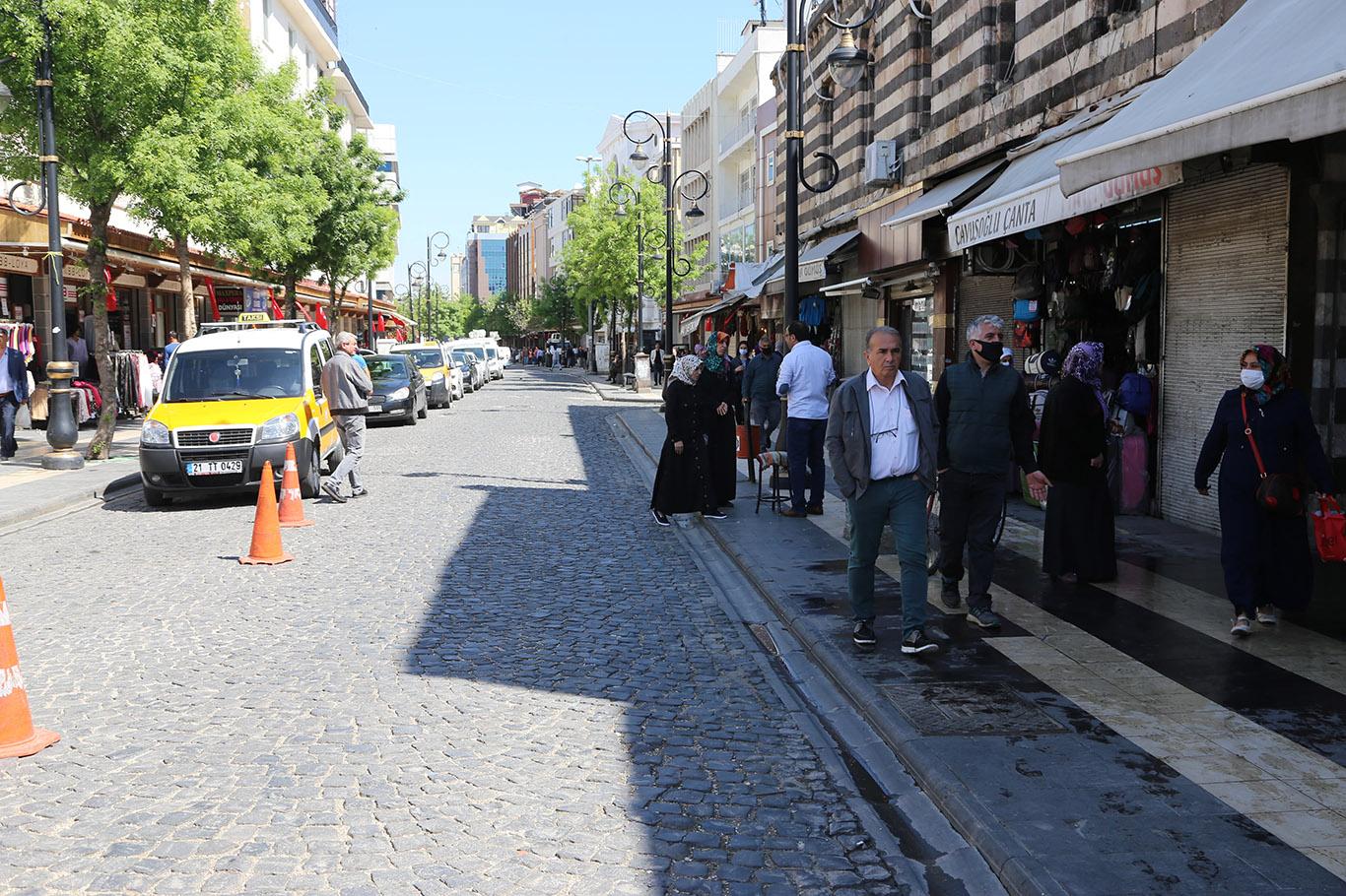 Diyarbakır’da yasak sonrası vatandaşlar dışarıya akın etti Diyarbakır’da yasak sonrası vatandaşlar dışarıya akın etti